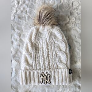 NWT -Infant/smalL toddler New York Yankees Knit Beanie with Pom Pom